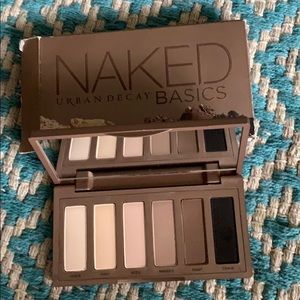 Urban Decay Naked Basics eyeshadow palette